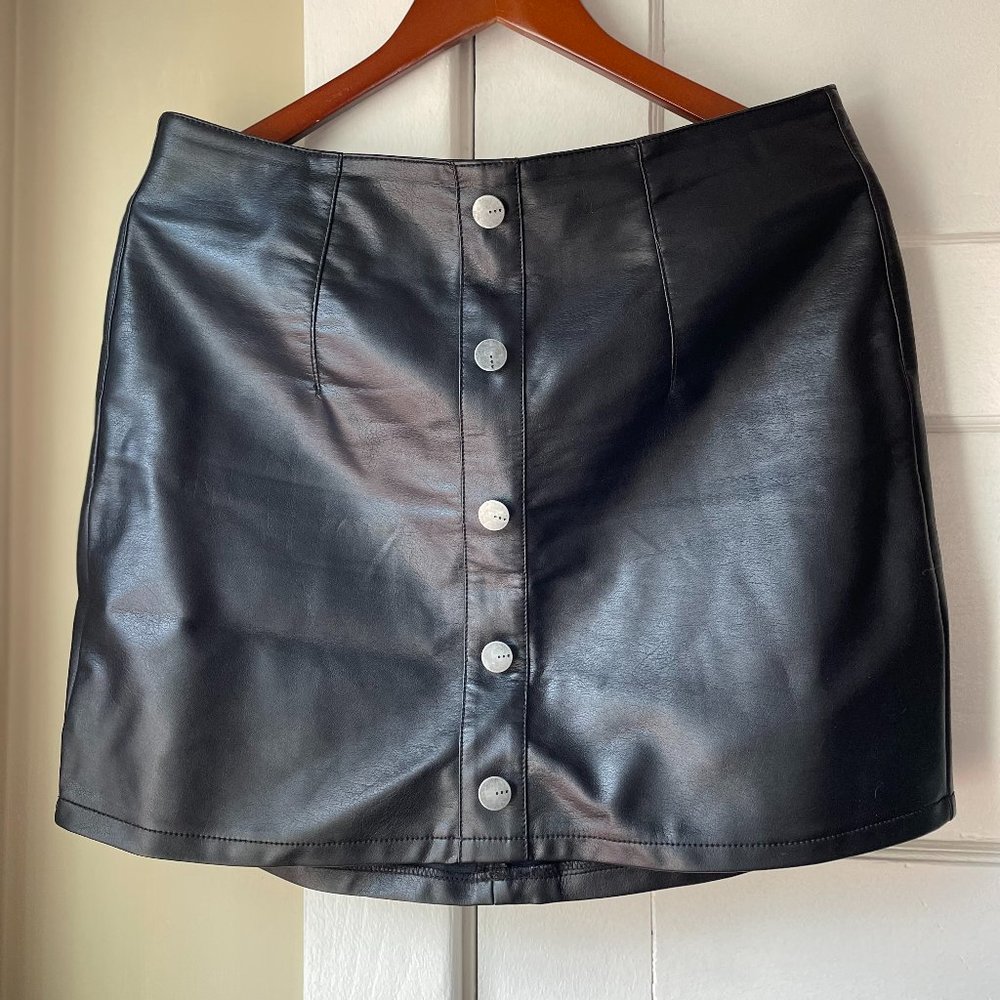 Black faux leather mini skirt, size M